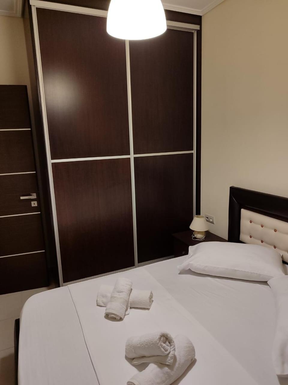 Adam Apartments Sarande Bagian luar foto
