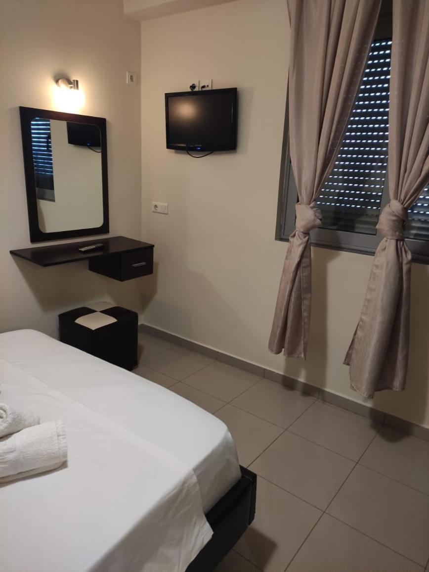 Adam Apartments Sarande Bagian luar foto